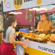 ปลาไข่ทอด…จี๊ดจ๊าด ตลาดปากซอยหทัยราษฎร์