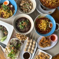 ก๋วยเตี๋ยวเรือร่มไทร เตี๋ยวเรือกะทิสด สาขาเจริญสุข