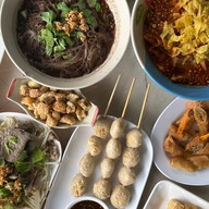 ก๋วยเตี๋ยวเรือร่มไทร เตี๋ยวเรือกะทิสด สาขาเจริญสุข