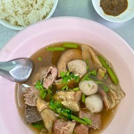 เมนูของร้าน เนื้อตุ๋นน้ำแดง 5 ดาว (สูตรน้ำจิ้มพริกไทยดำ) บางกอกใหญ่