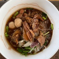 ก๋วยเตี๋ยวจูงนาง