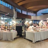 บรรยากาศ Happy Hug Market