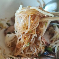 เมนูของร้าน ก๋วยเตี๋ยวต้มยำหมูย่าง สวนกล้วย