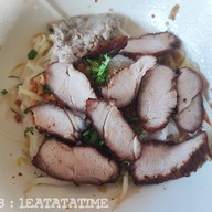 เมนูของร้าน ก๋วยเตี๋ยวต้มยำหมูย่าง สวนกล้วย