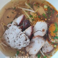 เมนูของร้าน ก๋วยเตี๋ยวต้มยำหมูย่าง สวนกล้วย