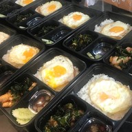 ไข่ในหิน เด็ดที่ไข่ข้นและหมูกรอบ สาขาลาดกระบัง