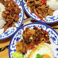 แม่เล็กผัดไทย หอยทอด โบราณ ตลาดสิงหสุต