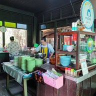 บรรยากาศ ก๋วยเตี๋ยวป้าห่อ ปากท่อ