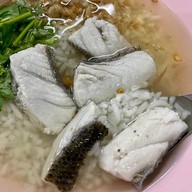 เมนูของร้าน ข้าวต้มหัวปลาเมืองชล เชียงใหม่