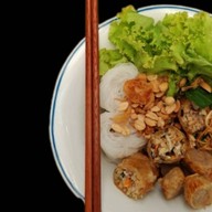ตำหนักเว้ ตำหนักเว้ คาเฟ่และอาหารเวียดนาม
