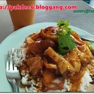 ข้าวหมูแดงนครปฐม ( นาเกลือ )