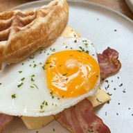 MONDAE - Cafe & Brunch