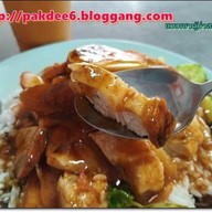 ข้าวหมูแดงนครปฐม ( นาเกลือ )