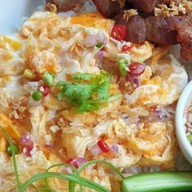 Box Space - กะเพราพริกแห้ง หมูกรอบคั่วพริกเกลือ