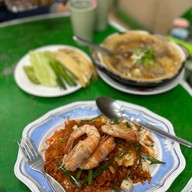 ผัดไทยกุ้งสดไทยอาคาร เจ๊ฮวง สาขา3 (เขต8)