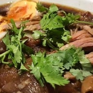 เกาเหลาเลือดหมู เจ้รมย์-ปากน้ำ ปากน้ำ เจ้าเก่า จ.สมุทรปราการ