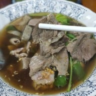 เมนูของร้าน เกาเหลาเนื้อวัวไร้เทียมทานราชวัตร