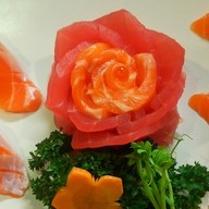 มุมตึกซูชิและก๋วยเตี๋ยวบ้านๆ