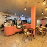 บรรยากาศ สวีท แอดดิค ถนนสาธุประดิษฐ์