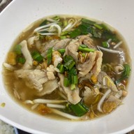 ก๋วยเตี๋ยวกระดูกหมู ป้ายเหลือง