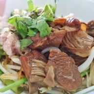 นายตั้มเกาเหลาสูตรโบราณ  (หมูตุ๋น&เนื้อตุ๋น) ต้นตำรับบ้านบึง