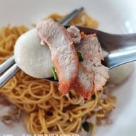 เมนูของร้าน บะหมี่เจ๊เน้ย อุทัยธานี