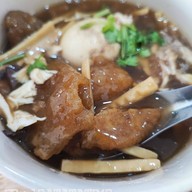 เมนูของร้าน บะหมี่เจ๊เน้ย อุทัยธานี