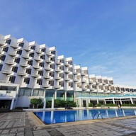 โรงแรมซันธารา
