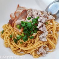 เมนูของร้าน บะหมี่เจ๊เน้ย อุทัยธานี