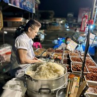 ข้าวเหนียวหมูเอลวิส ตลาดล่าง ท่ารถเมล์ขาว