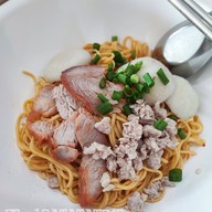 เมนูของร้าน บะหมี่เจ๊เน้ย อุทัยธานี