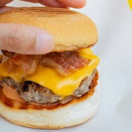 DUMB BURGER Asoke - Din Deang