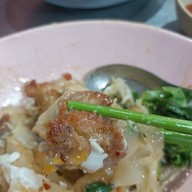 ก๋วยเตี๋ยวคั่วไก่ สวนมะลิ (เจ๊เค็ง เจ๊งิ้ม) ถ.เฉลิมเขต 4