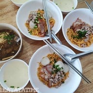 เมนูของร้าน บะหมี่เจ๊เน้ย อุทัยธานี