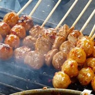 ร้านหมูปิ้งเตาถ่านสูตรโบราณ สุมิตรา สายไหม