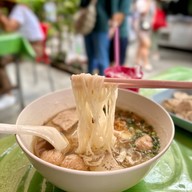 เมนูของร้าน คุณแดงก๋วยจั๊บญวน วังหลัง
