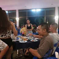 หมูกรอบสูตรฮ่องกง อาหารตามสั่งร้านยายจ๋า บางเสร่