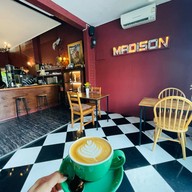 Madison Hotel & Cafe ท่าศาลา