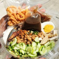 เจ๊หนกยำหนมจีน