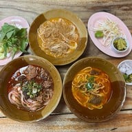 น้ำเงี้ยวป้าสุข ก๋วยเตี๋ยว 12 ปันนา สีลม