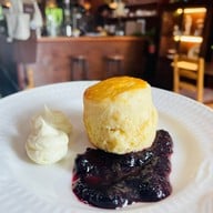 Madison Hotel & Cafe ท่าศาลา