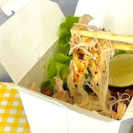 Kitchen House (เส้นหมี่ไก่ฉีก&น้ำพริกหมูกระจก)