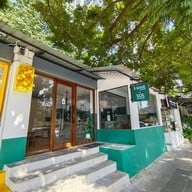 หน้าร้าน LUNA Coffee x SOL Croissant ถนน นราธิวาสราชนครินทร์