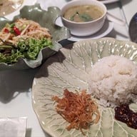 เมนูของร้าน หลายรส พระราม 6