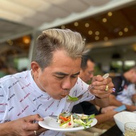 The Dishes Riverside พระสมุทรเจดีย์