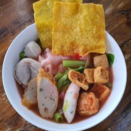 ก๋วยเตี๋ยวลูกชิ้นปลา นายเล้ง