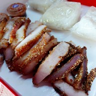 เมนูของร้าน เจ๊แดงสามย่าน ส้มตำ คอหมูย่าง ประตูน้ำ