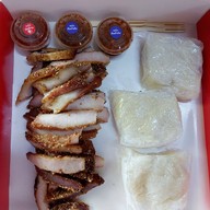 เมนูของร้าน เจ๊แดงสามย่าน ส้มตำ คอหมูย่าง ประตูน้ำ