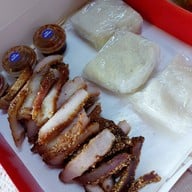 เมนูของร้าน เจ๊แดงสามย่าน ส้มตำ คอหมูย่าง ประตูน้ำ