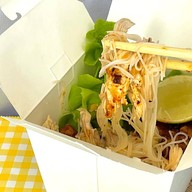 Kitchen House (เส้นหมี่ไก่ฉีก&น้ำพริกหมูกระจก)